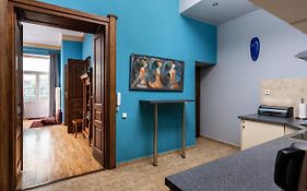 Les Couleurs By Upstairs